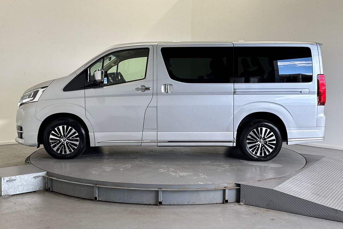 2022 Toyota Granvia GDH303R