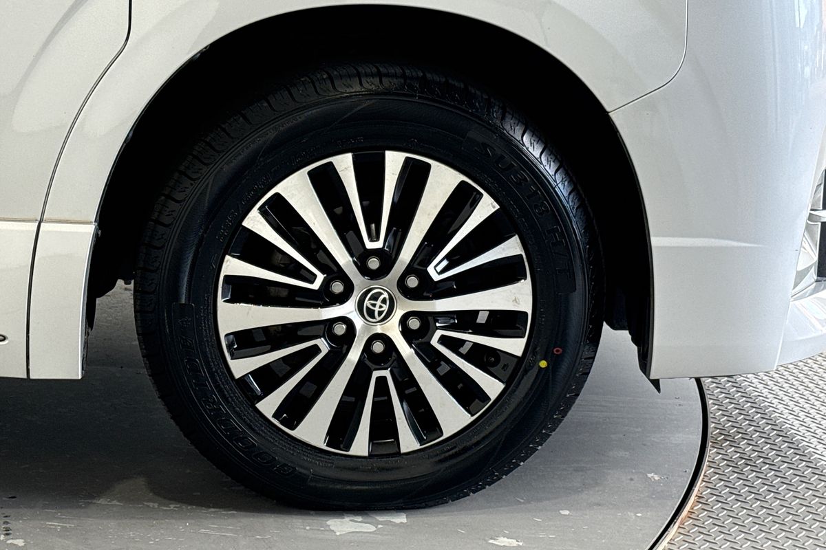 2022 Toyota Granvia GDH303R