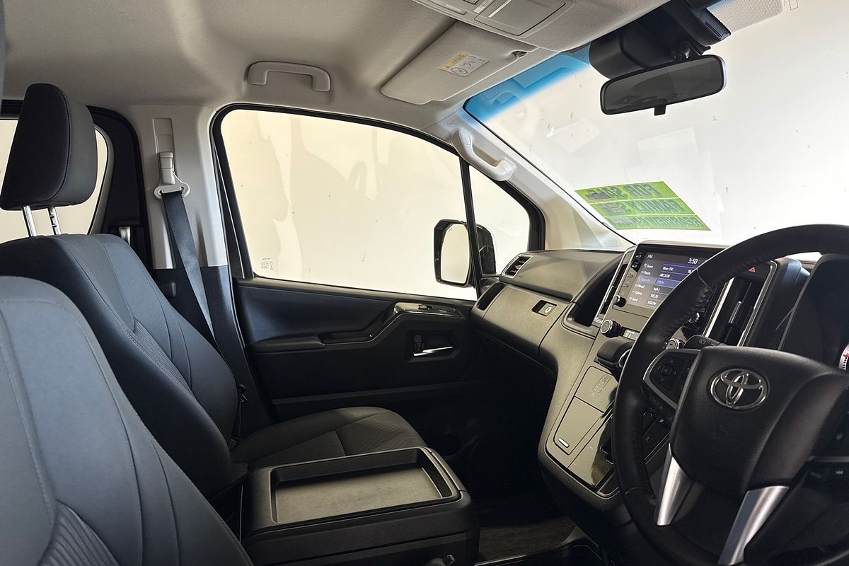 2022 Toyota Granvia GDH303R