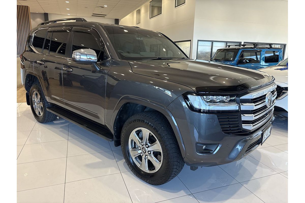 2023 Toyota Landcruiser Sahara FJA300R