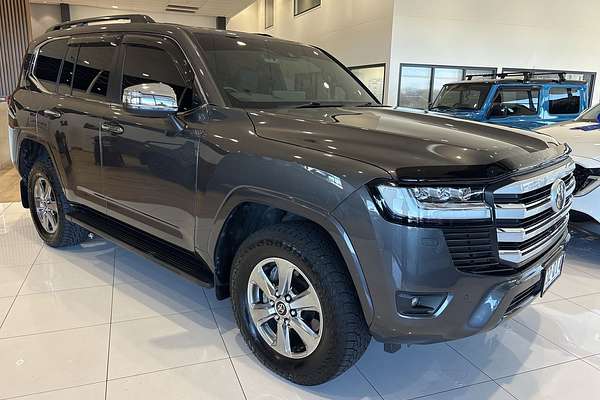 2023 Toyota Landcruiser Sahara FJA300R