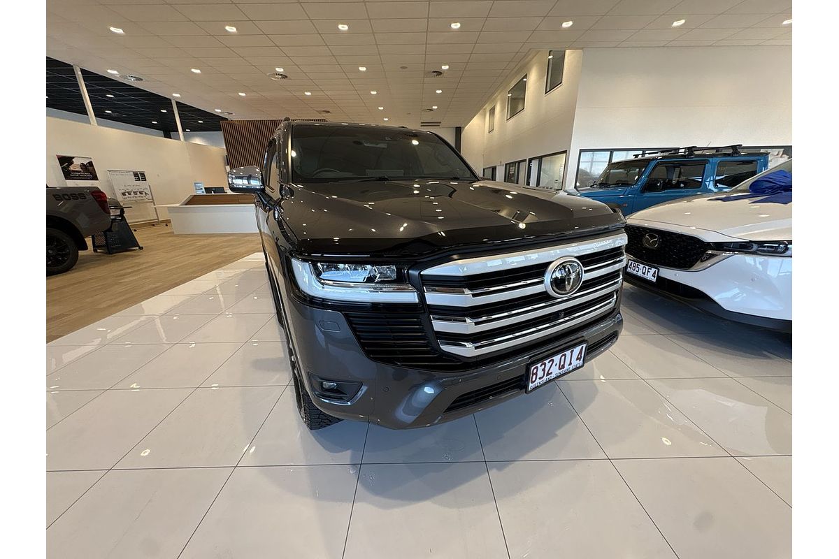 2023 Toyota Landcruiser Sahara FJA300R