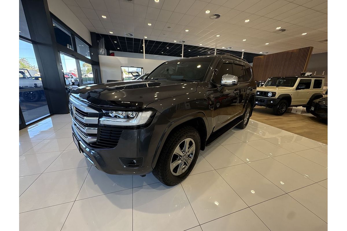 2023 Toyota Landcruiser Sahara FJA300R