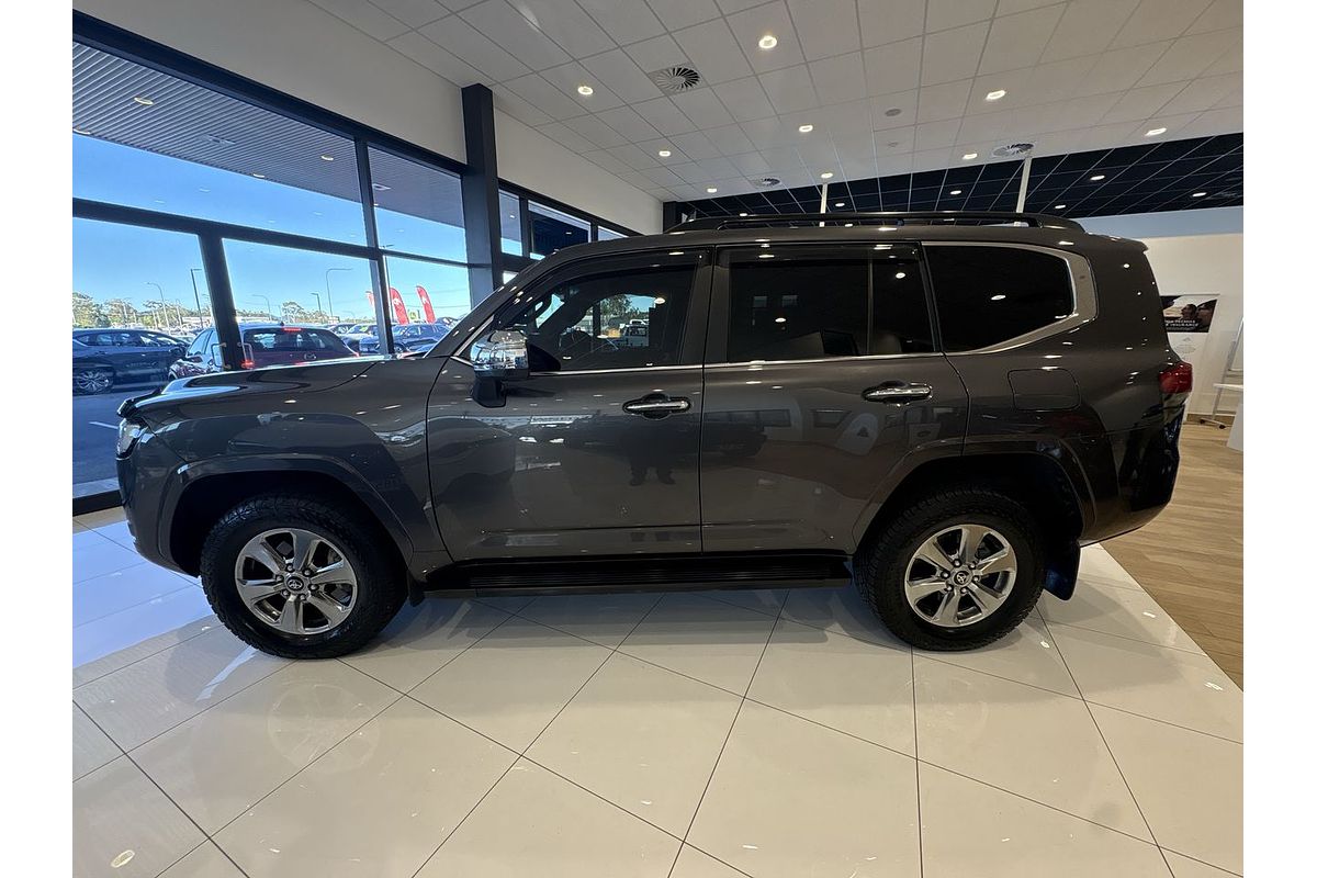 2023 Toyota Landcruiser Sahara FJA300R