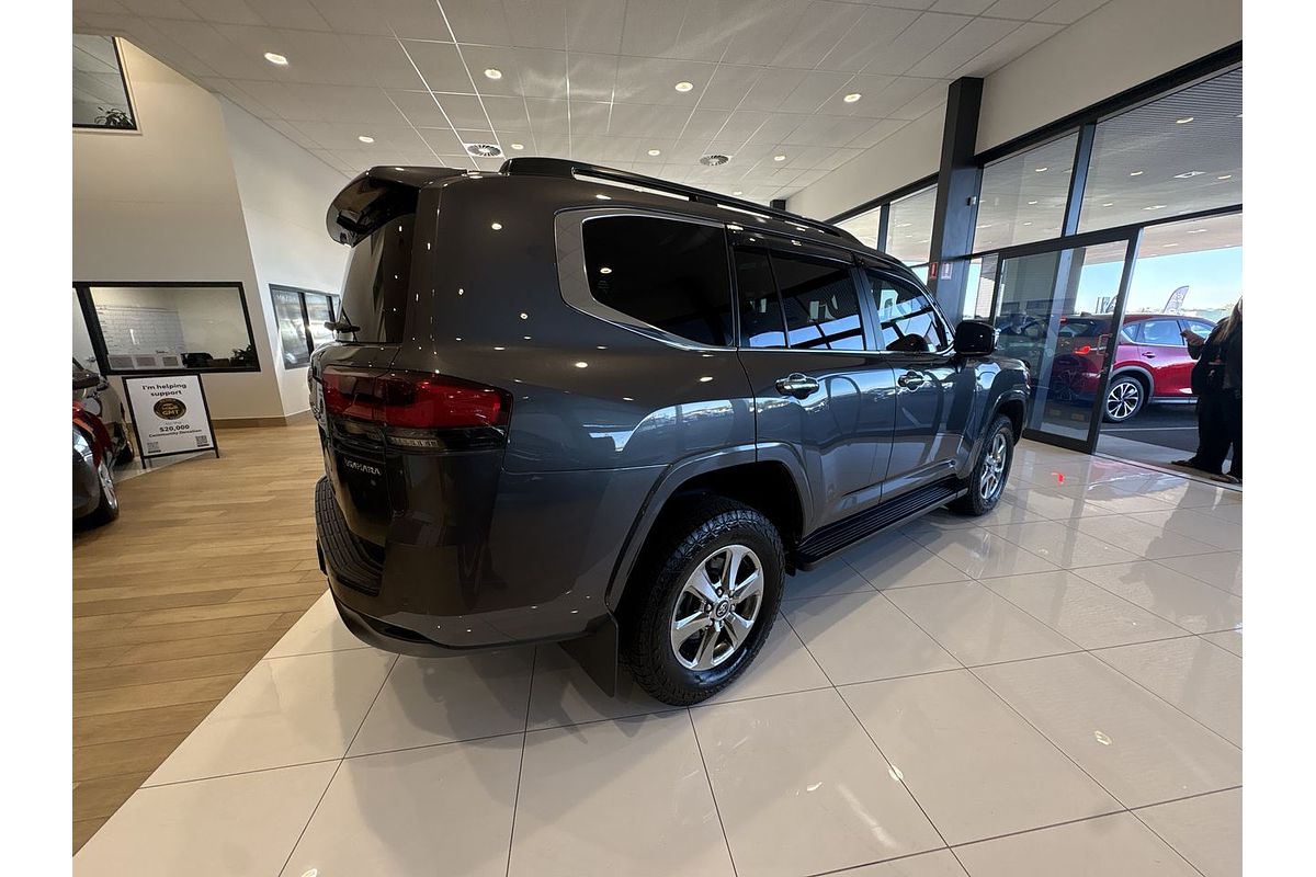 2023 Toyota Landcruiser Sahara FJA300R