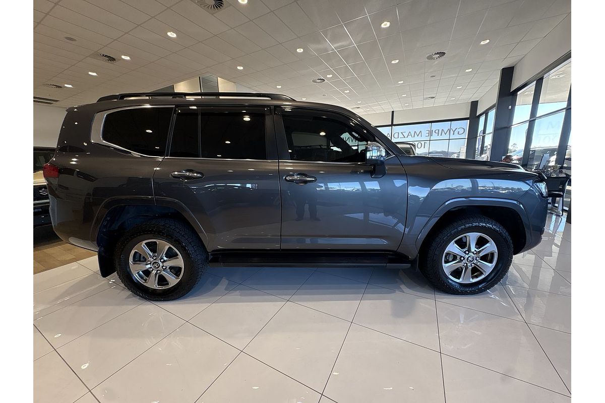 2023 Toyota Landcruiser Sahara FJA300R
