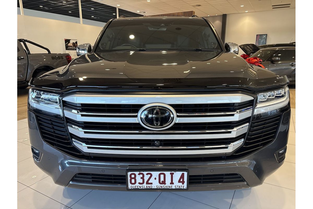 2023 Toyota Landcruiser Sahara FJA300R