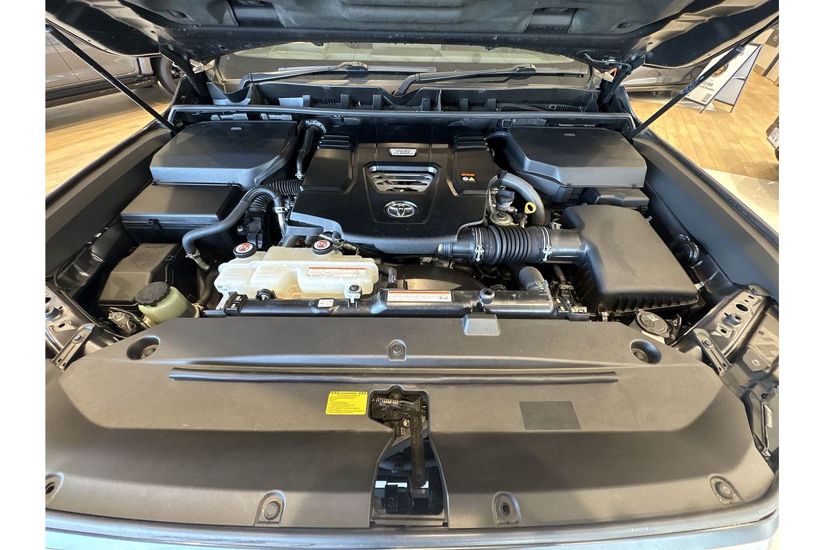 2023 Toyota Landcruiser Sahara FJA300R