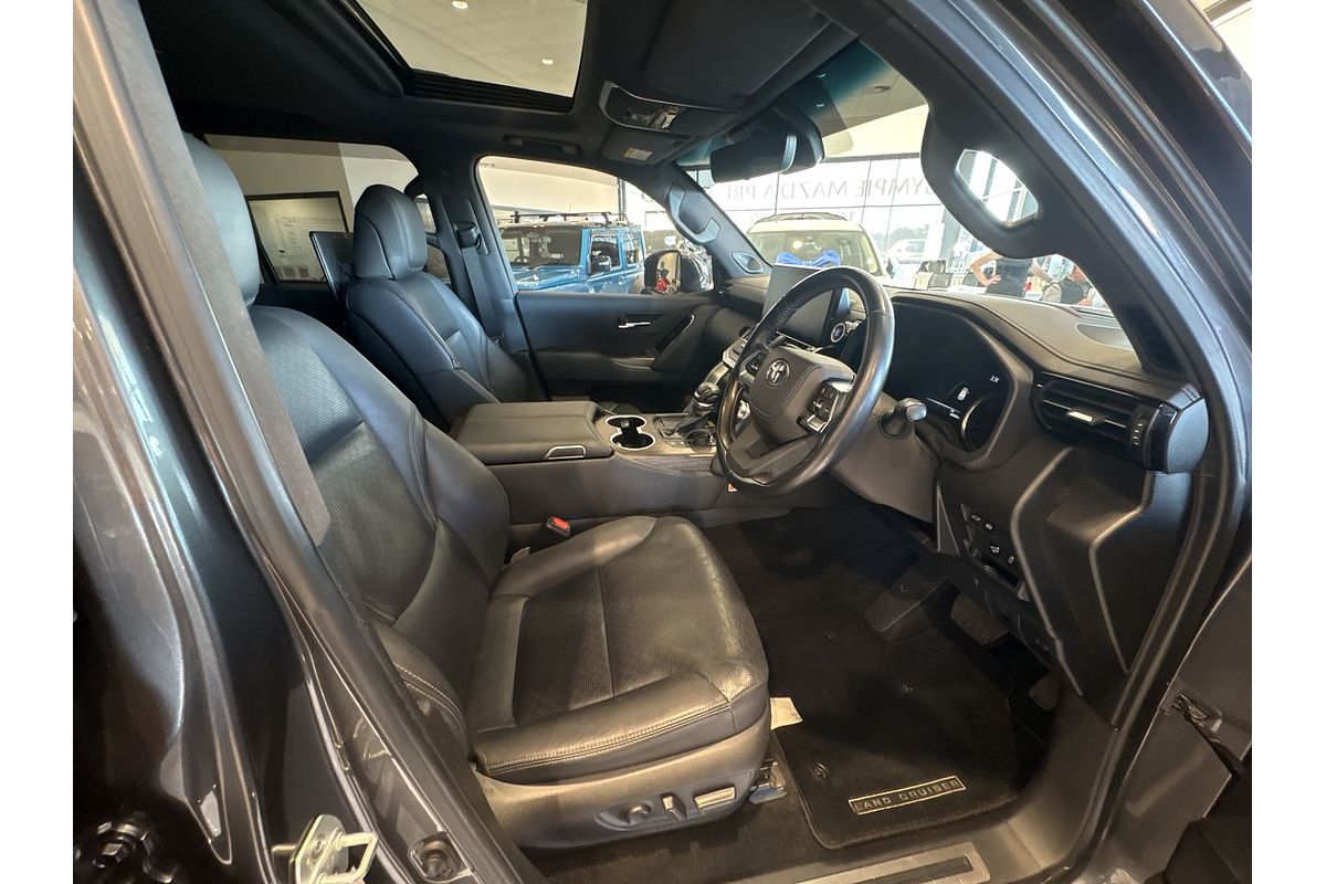 2023 Toyota Landcruiser Sahara FJA300R