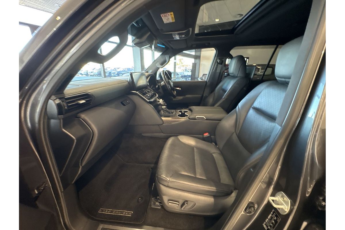2023 Toyota Landcruiser Sahara FJA300R