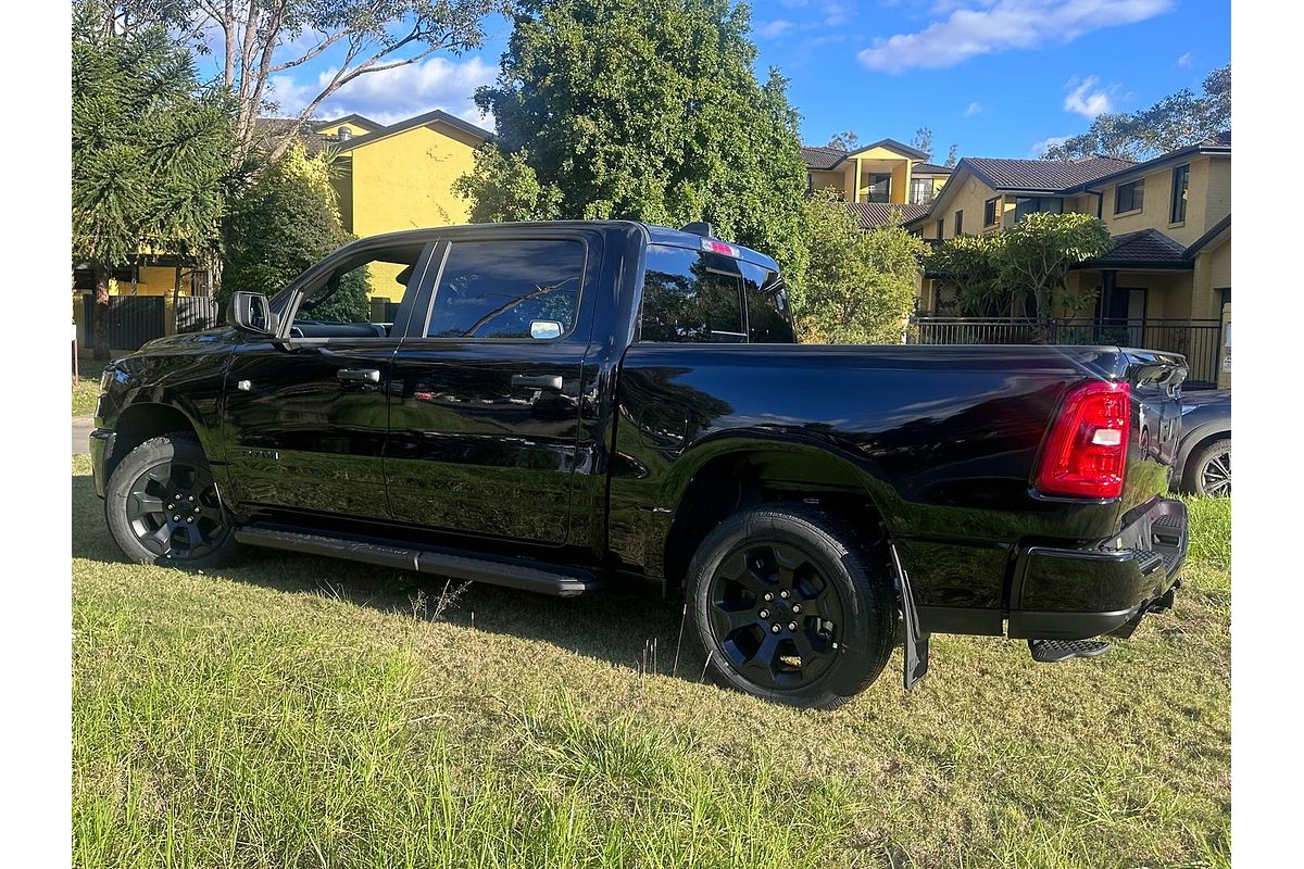 2026 RAM 1500 Express Black Edition Hurricane SO DT 4X4 SWB