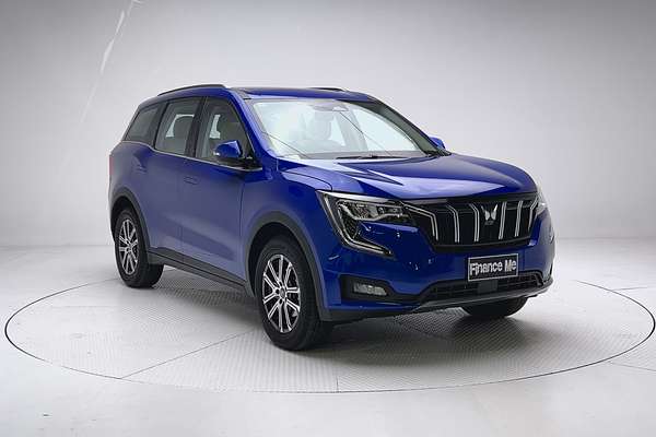 2023 Mahindra XUV700 AX7L thumb-1