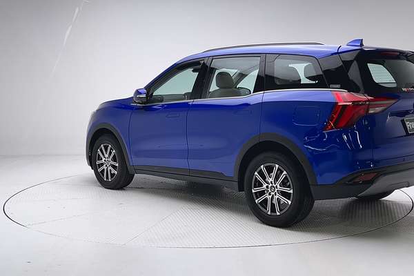 2023 Mahindra XUV700 AX7L thumb-5