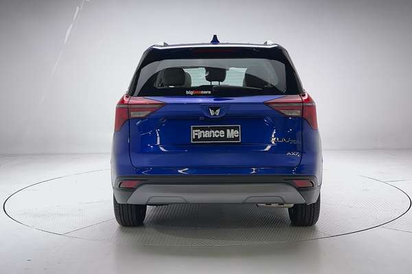 2023 Mahindra XUV700 AX7L thumb-6