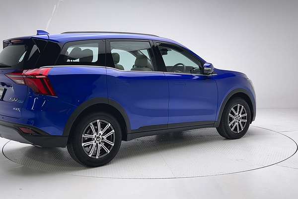 2023 Mahindra XUV700 AX7L thumb-7