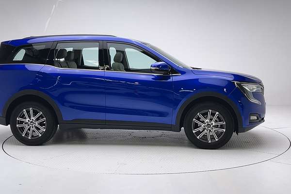 2023 Mahindra XUV700 AX7L thumb-8