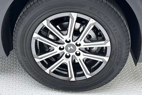 2023 Mahindra XUV700 AX7L thumb-9