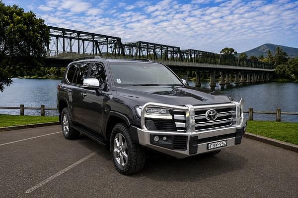 2023 Toyota Landcruiser Sahara FJA300R