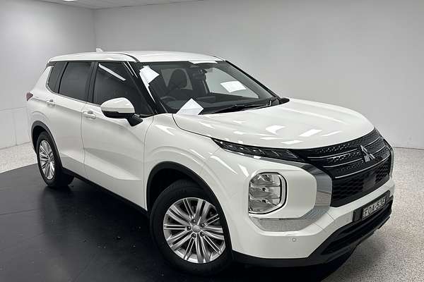 2024 Mitsubishi Outlander ES ZM