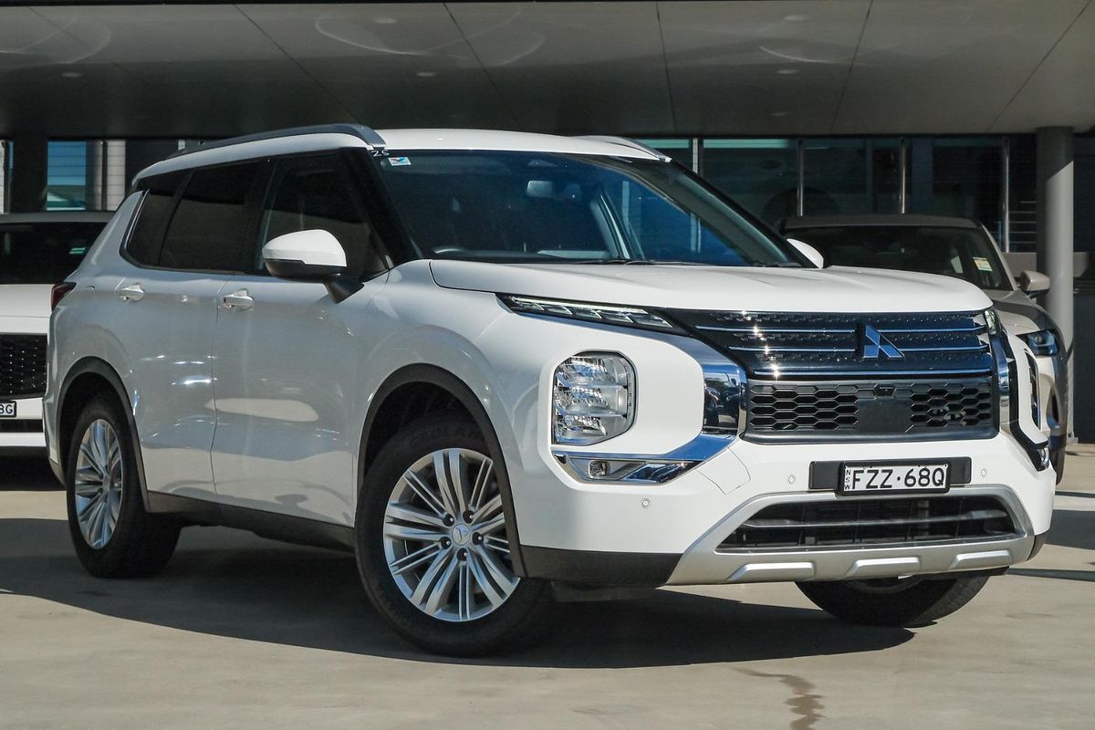 2023 Mitsubishi Outlander LS ZM