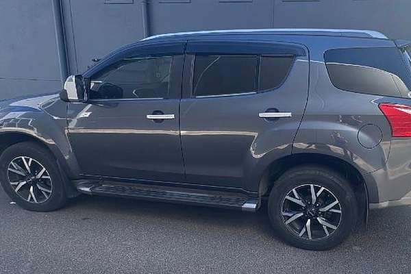 2021 Isuzu MU-X LS-T thumb-1