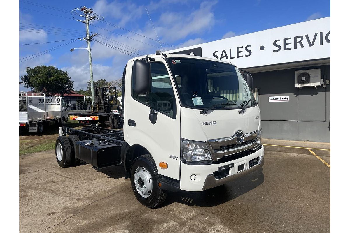 2025 Hino 300 Series 921