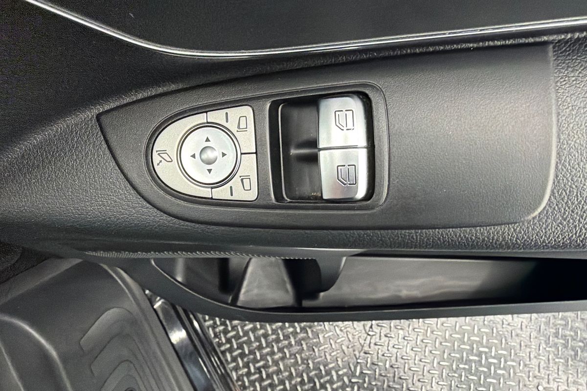 2020 Mercedes-Benz Valente 116CDI 447