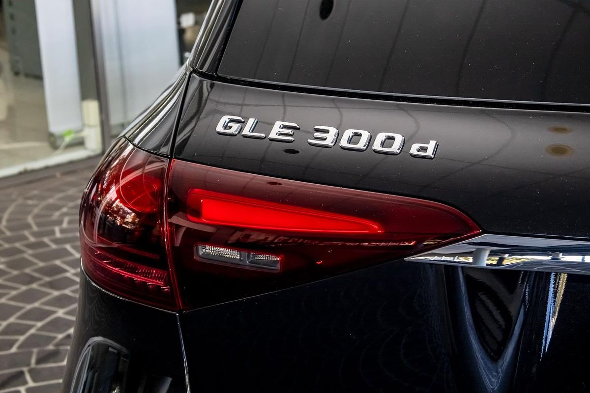 V167 805+055MY GLE300 d Editio n 7 WAG 9G 9sp