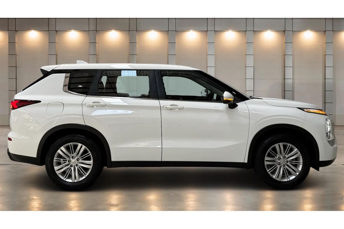 2024 Mitsubishi Outlander ES ZM