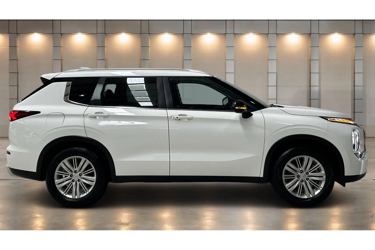 2024 Mitsubishi Outlander LS ZM