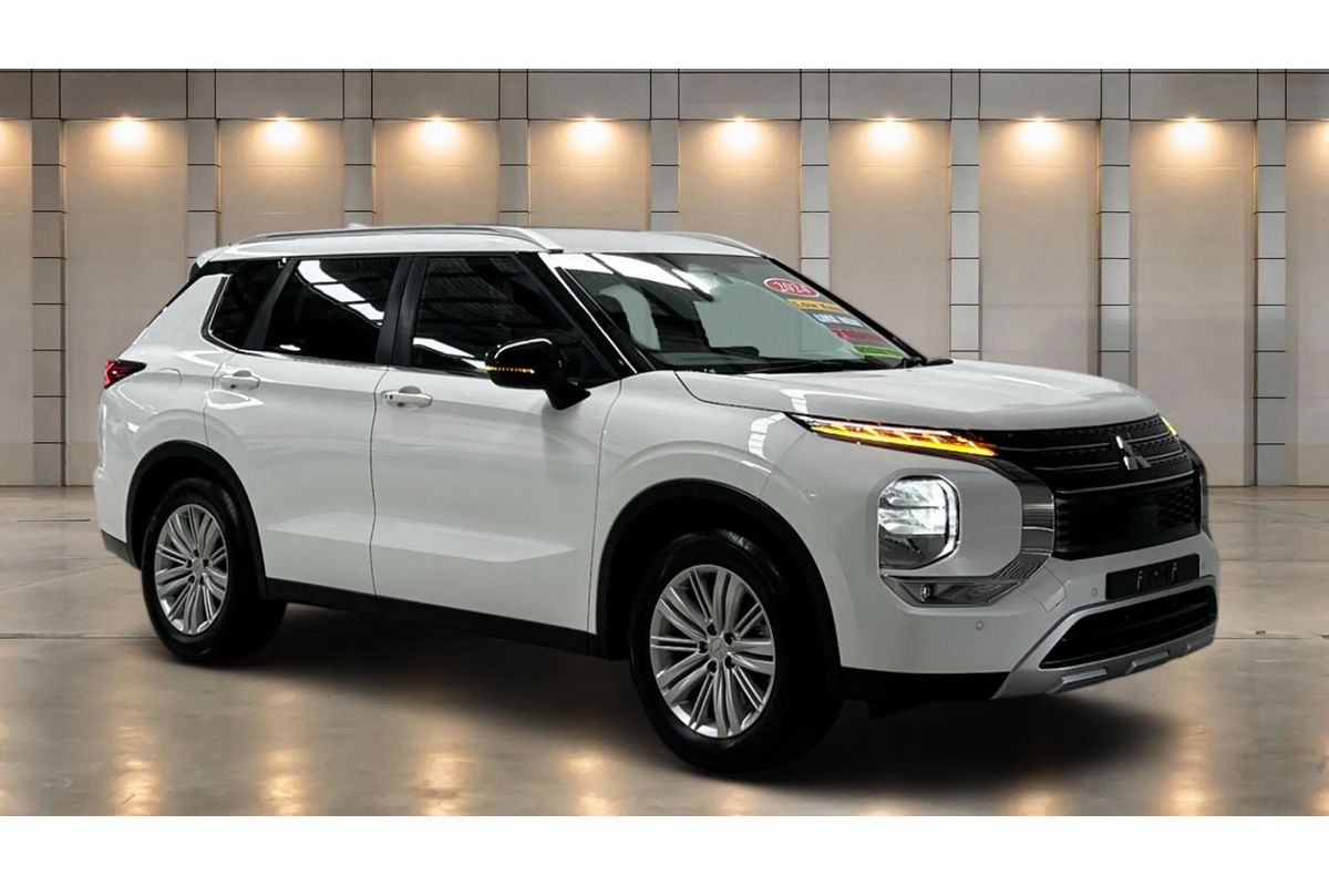 2024 Mitsubishi Outlander LS ZM