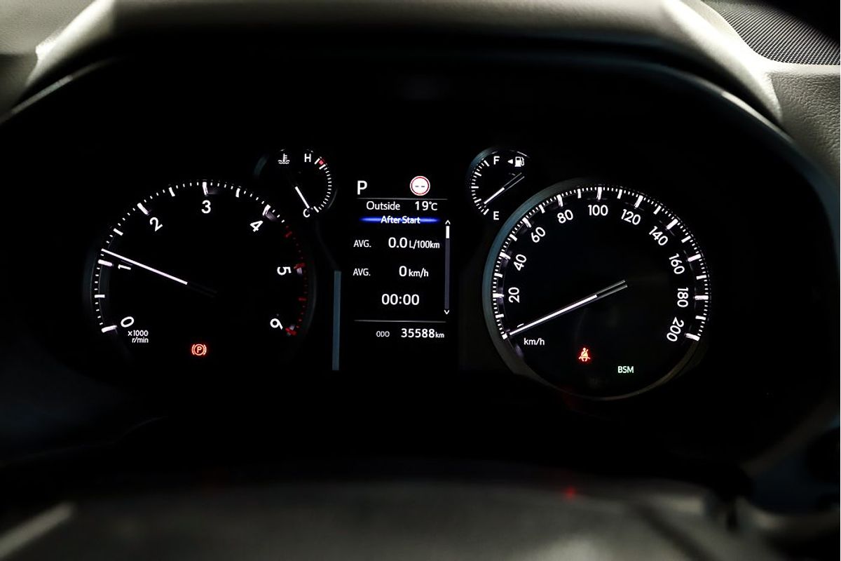 2025 Lexus LBX Luxury MAYH10R