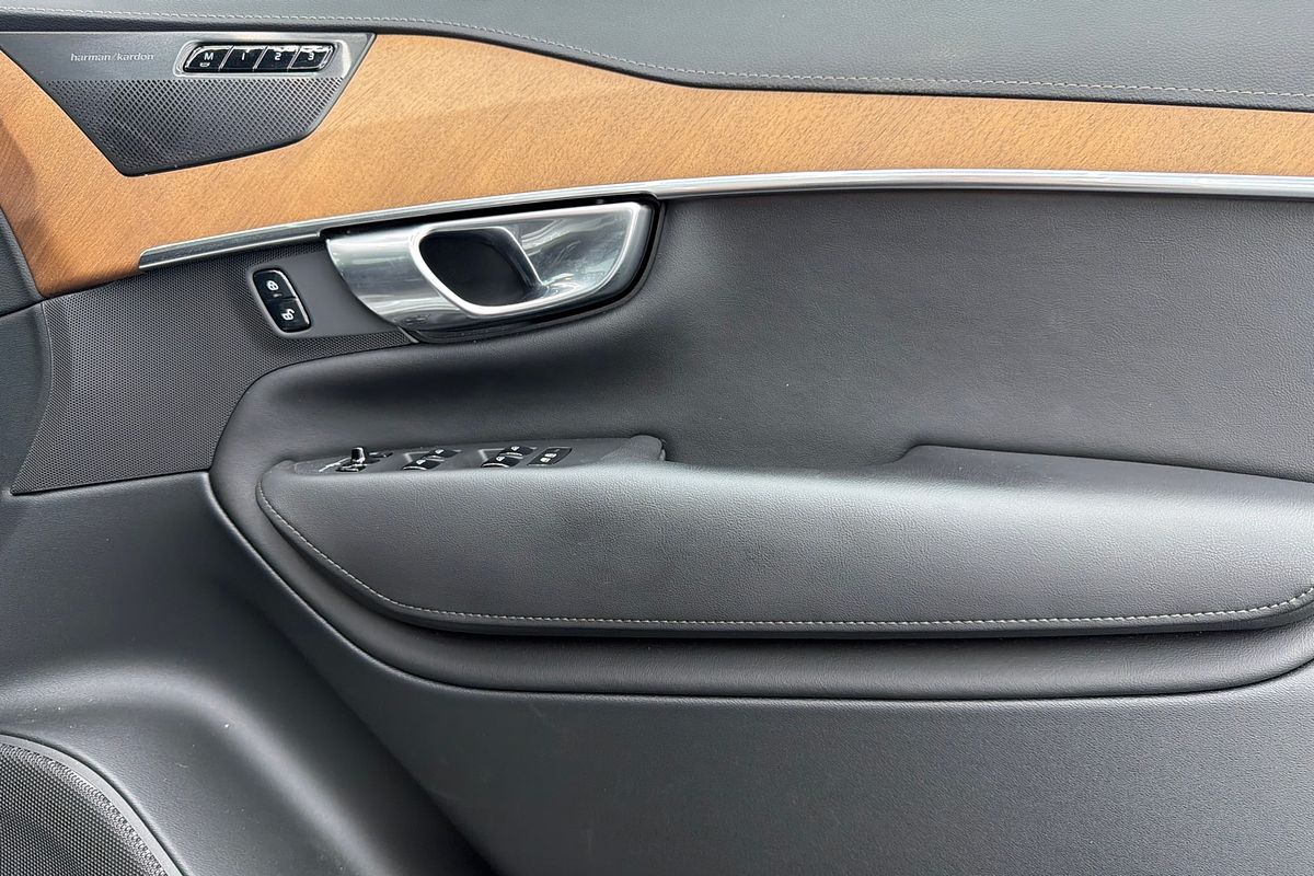 2023 Volvo XC90 Ultimate B6 Bright