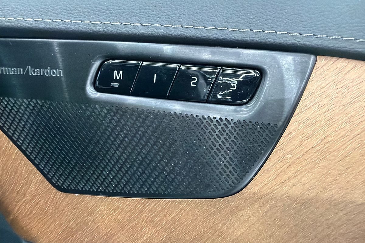 2023 Volvo XC90 Ultimate B6 Bright