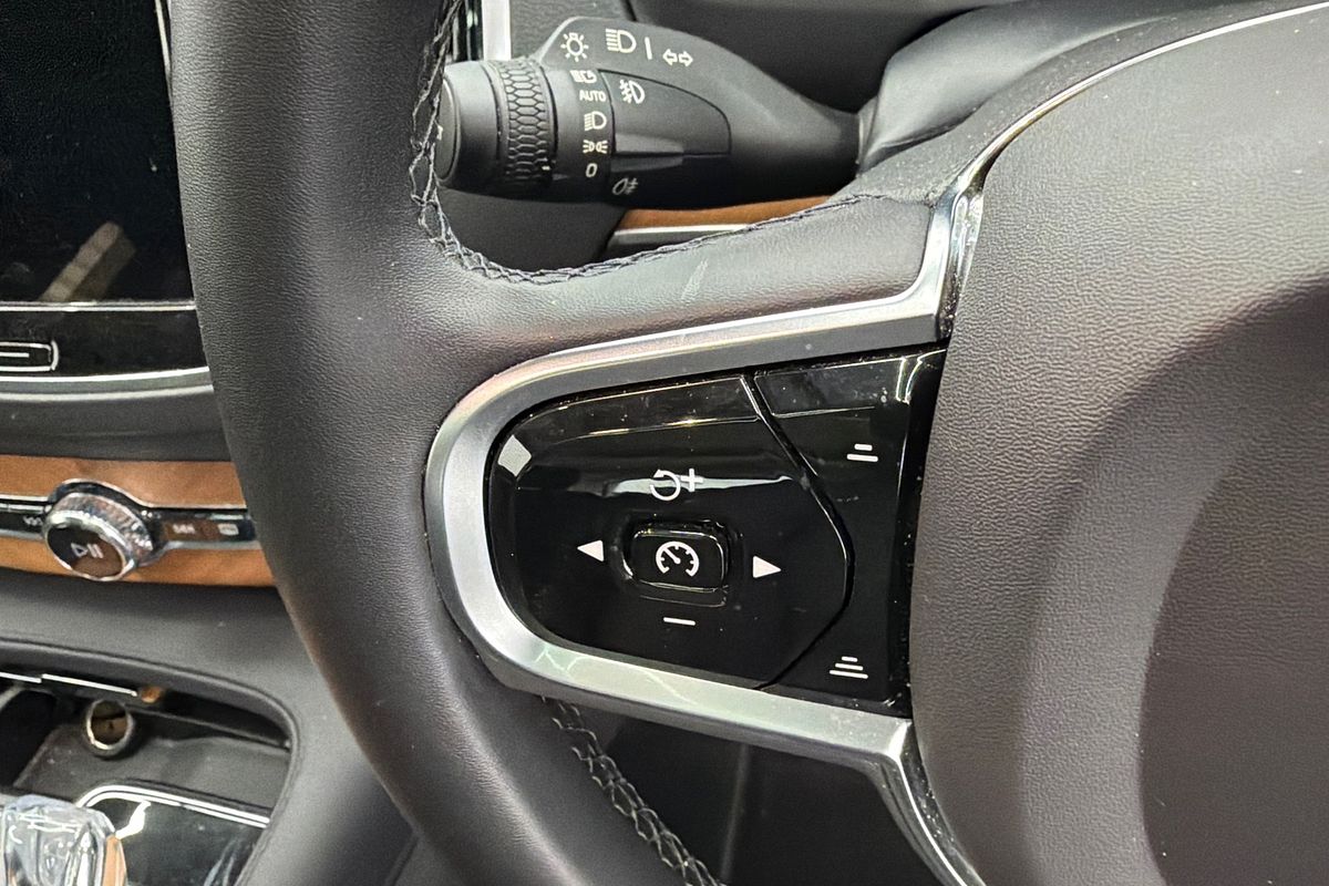2023 Volvo XC90 Ultimate B6 Bright