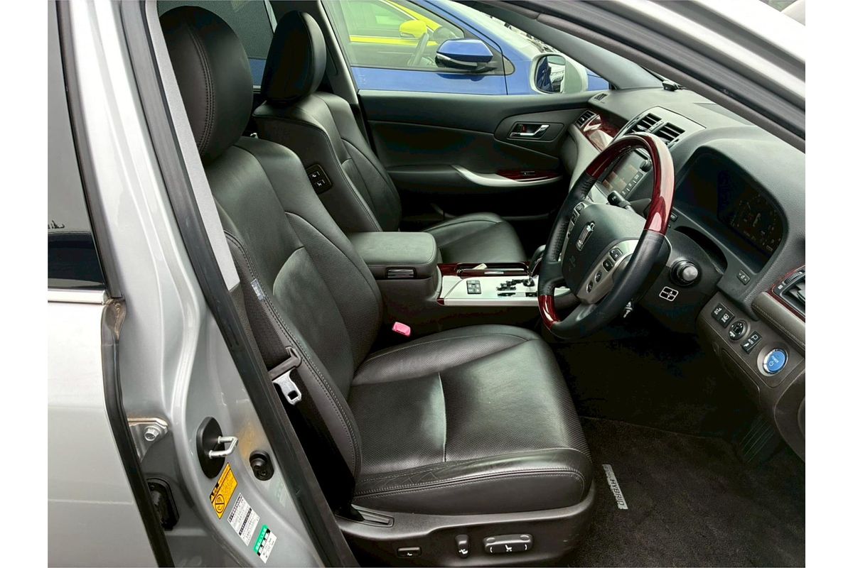 2011 Toyota Crown Hybrid
