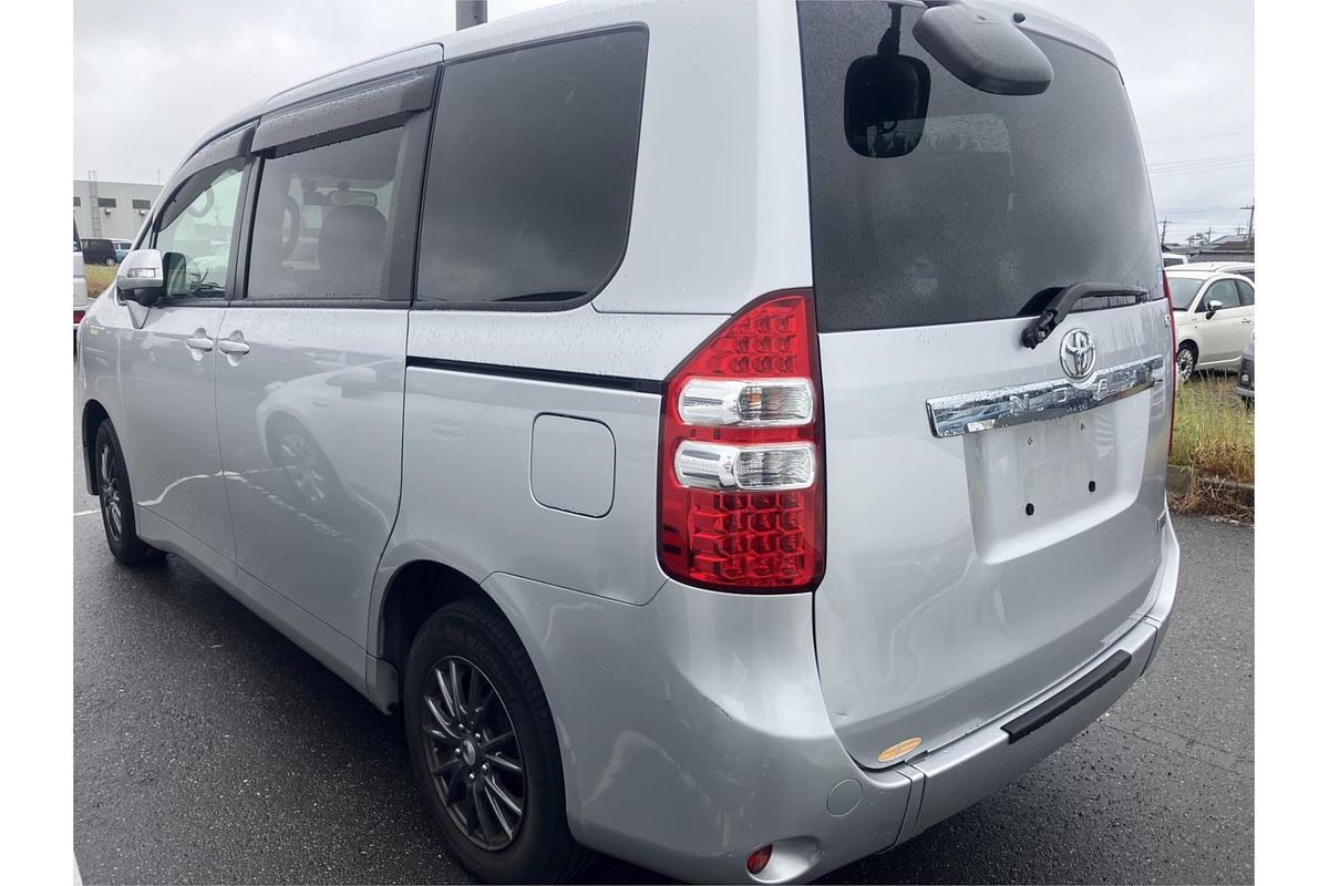 2011 Toyota Noah Welcab