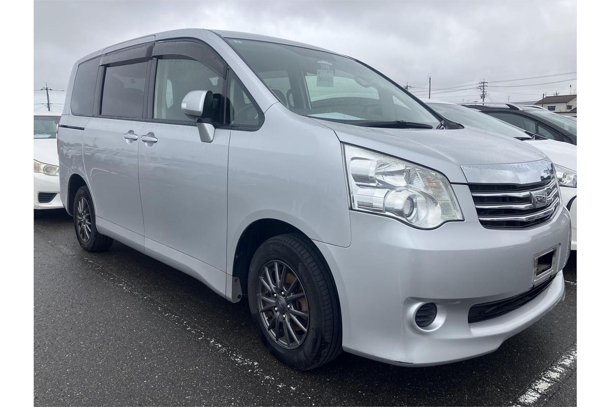 2011 Toyota Noah Welcab