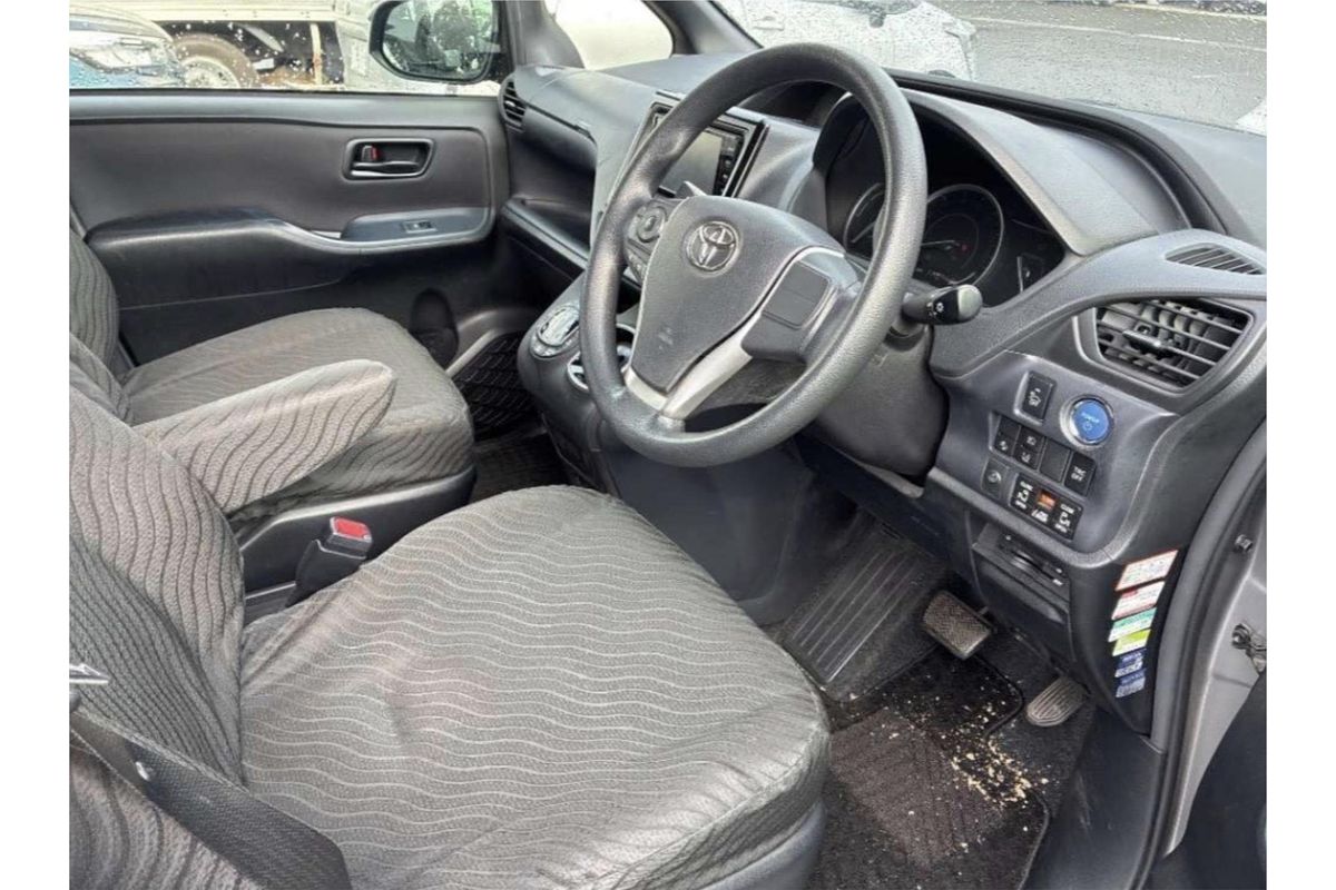 2016 Toyota Noah Hybrid X