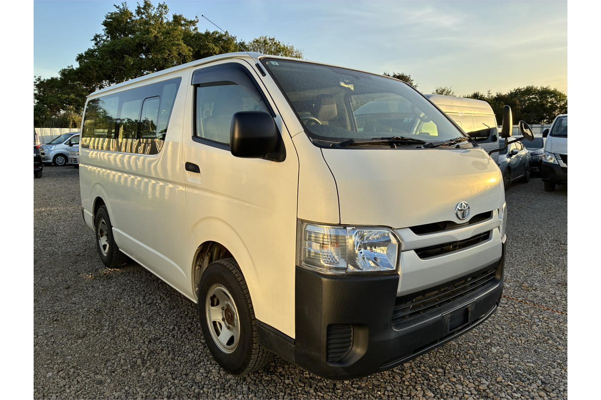 2017 Toyota Hiace Van Long DX 4WD