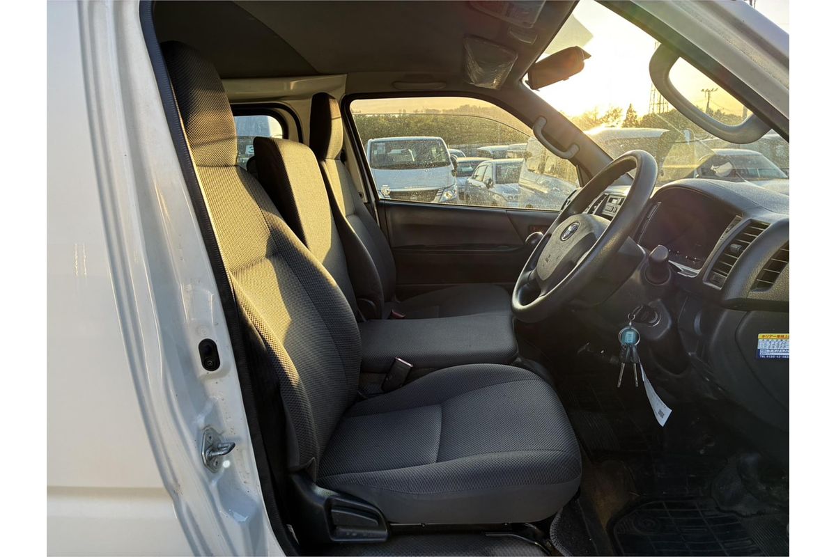 2017 Toyota Hiace Long DX 4WD
