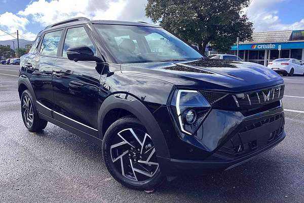 2025 Mahindra XUV3XO AX7L