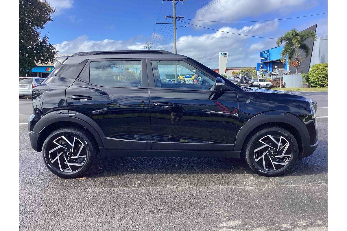 2025 Mahindra XUV3XO AX7L