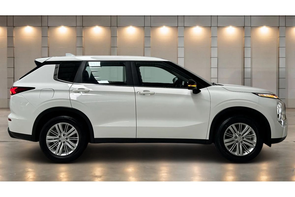 2024 Mitsubishi Outlander ES ZM