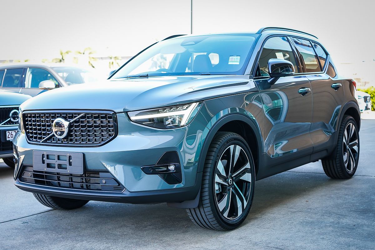 2026 Volvo XC40 Ultra B4 Dark