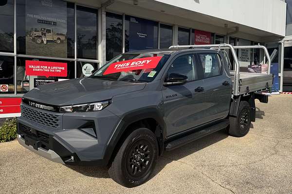 2025 Toyota Hilux SR GUN226R