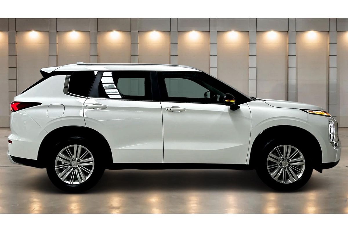 2024 Mitsubishi Outlander LS ZM