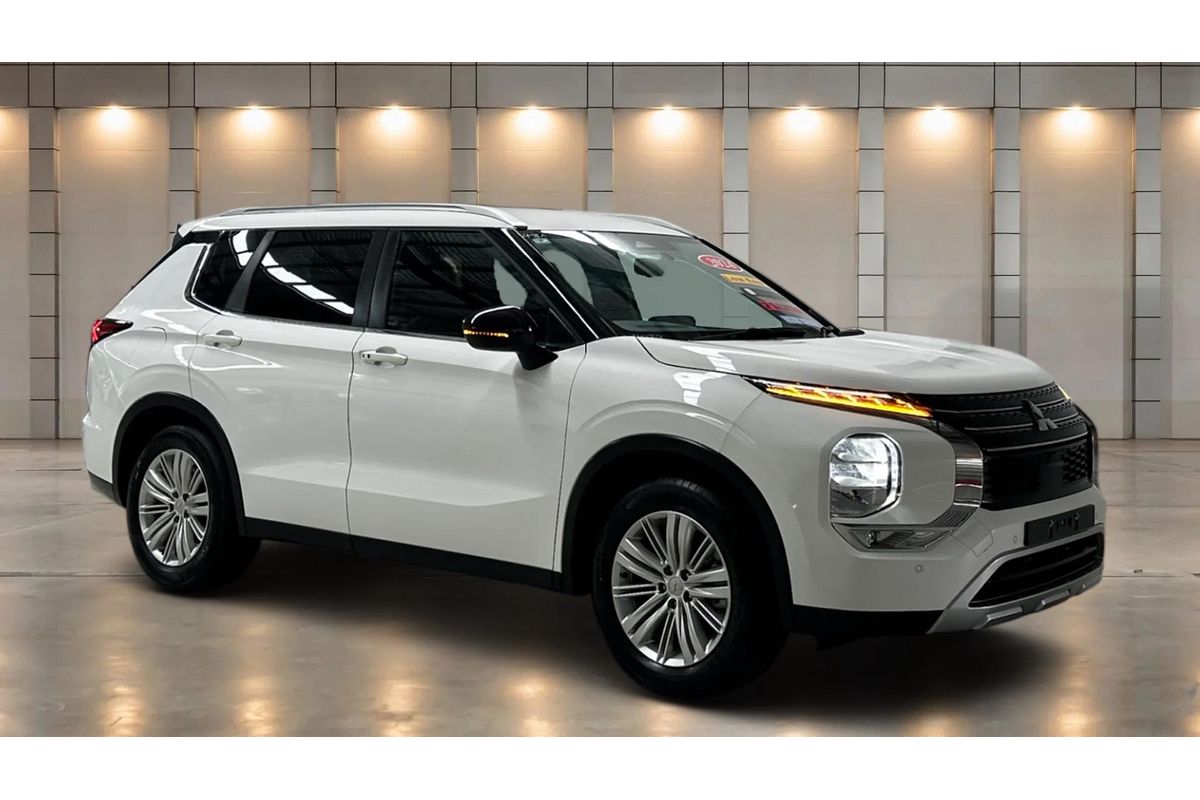 2024 Mitsubishi Outlander LS ZM