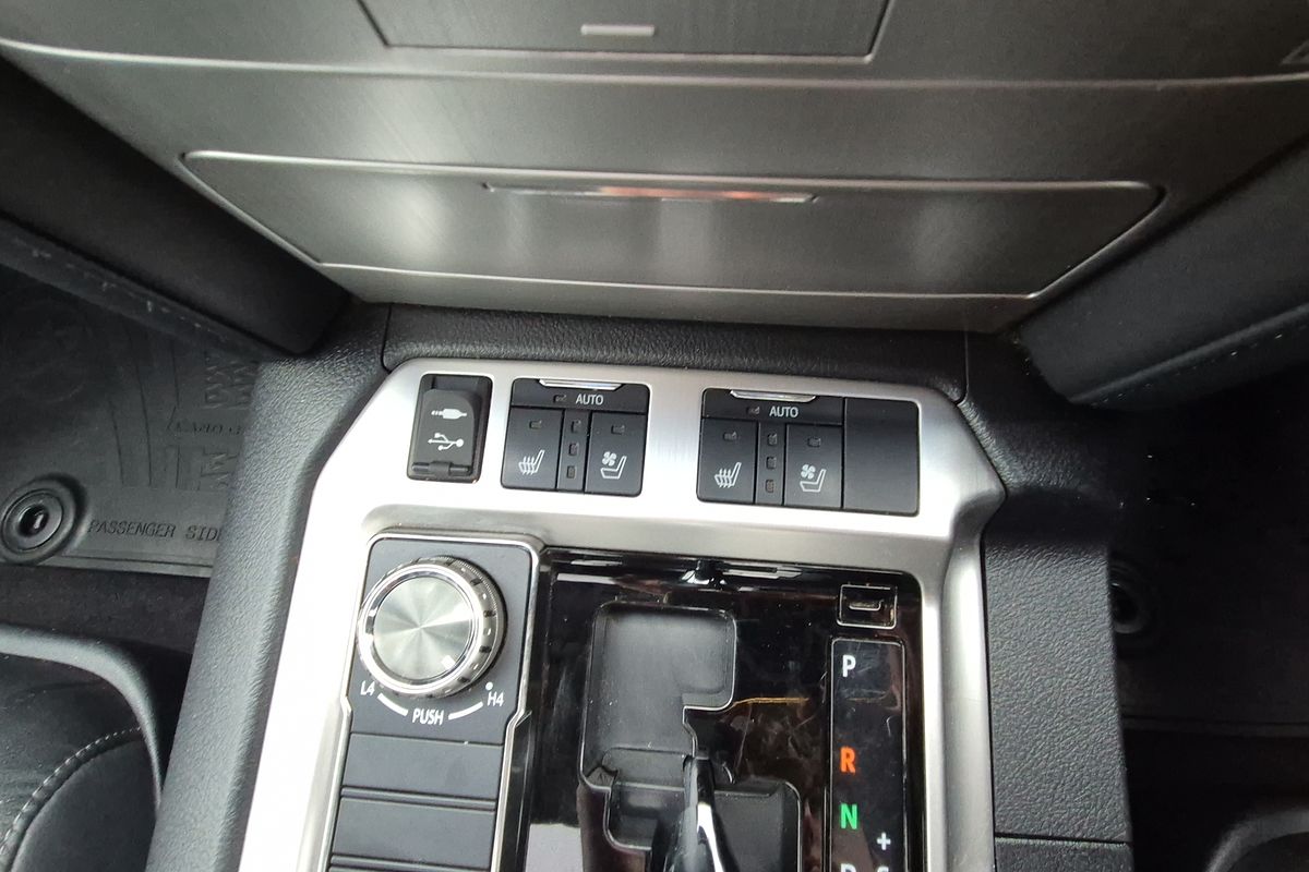 2020 Toyota Landcruiser Sahara VDJ200R