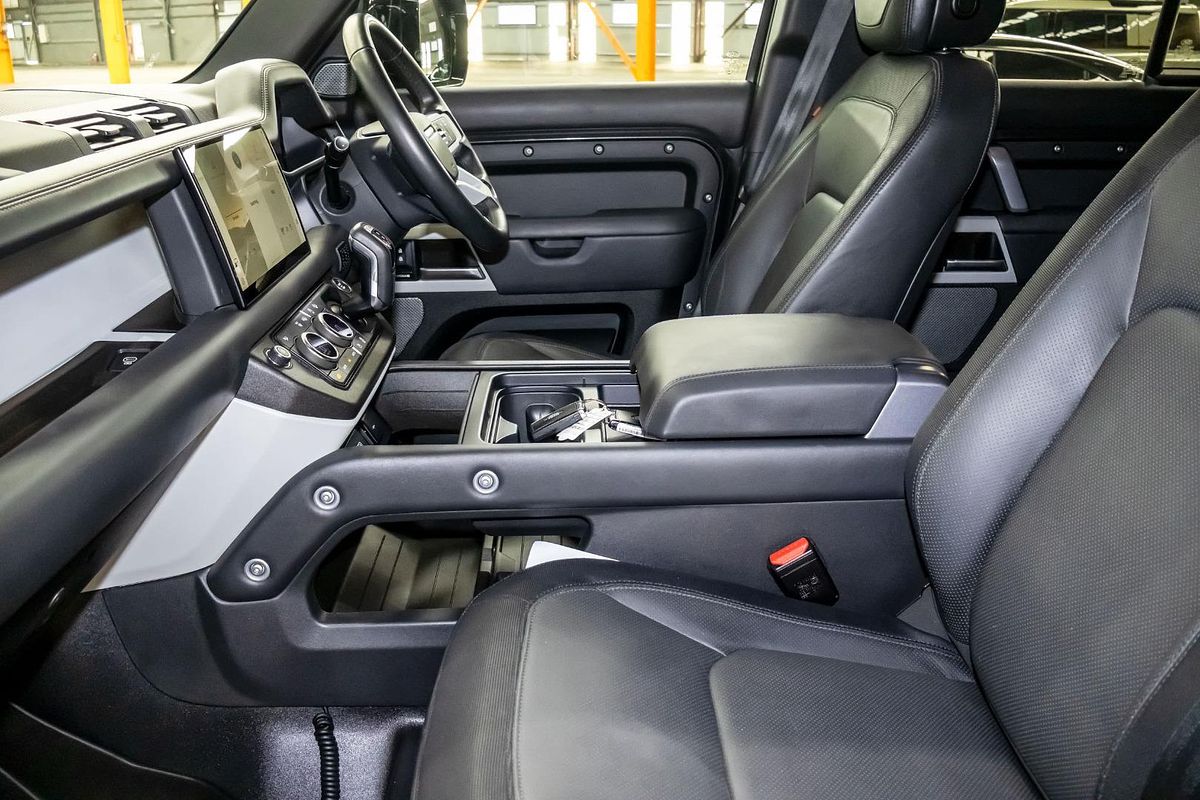 2023 Land Rover Defender 110 D300 X-Dynamic HSE L663